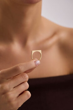 İNCE TAŞLI VE KÖŞELİ YÜZÜK - 