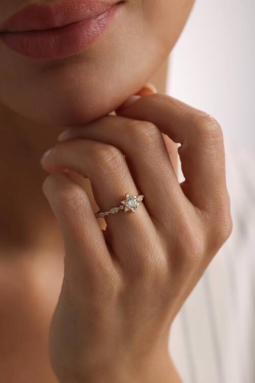 'KAR TANESİ' YANLARI TAŞLI YÜZÜK - 1