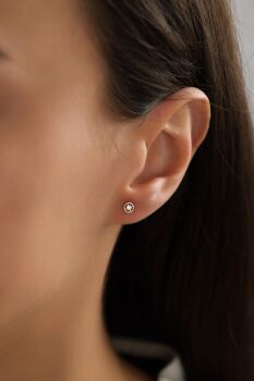 KÜÇÜK TEK TAŞ VİDALI KÜPE - 