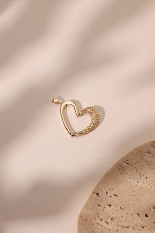 YARISI DESENLİ KALP CHARM - 3